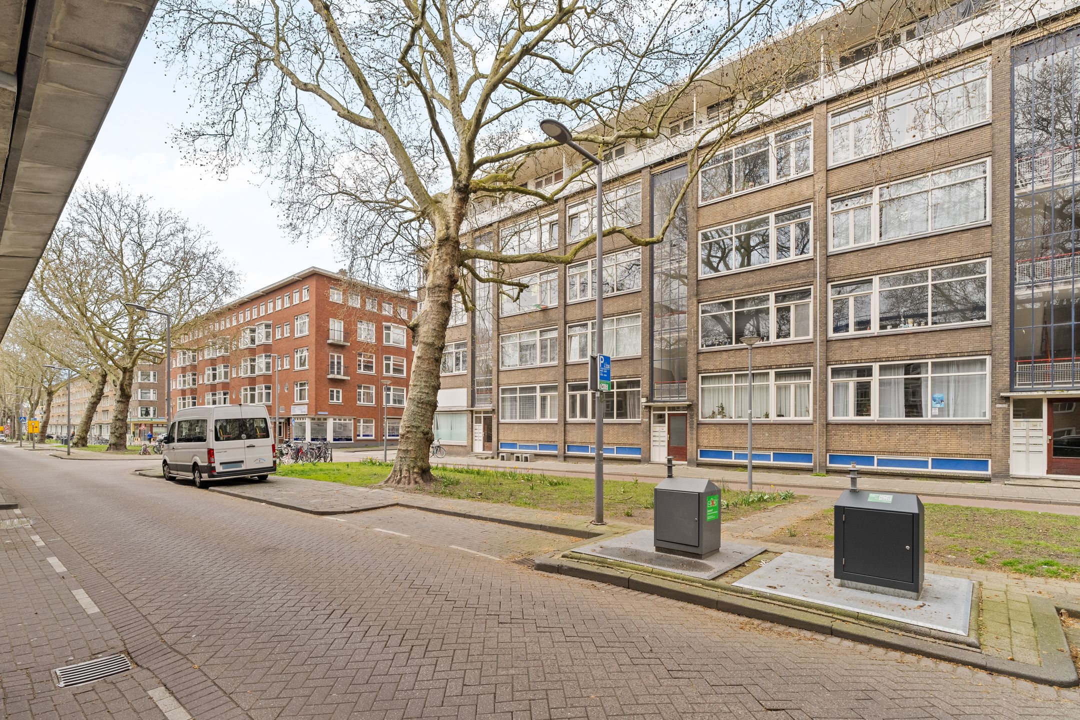 Spacious 3-room apartment with sunny balcony near Zuidplein Rotterdam — 18