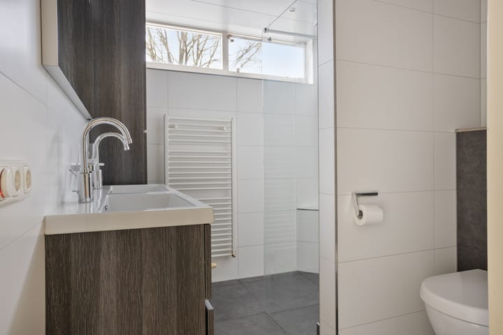 Photo 4 of Karel van de Woestijnestraat 12