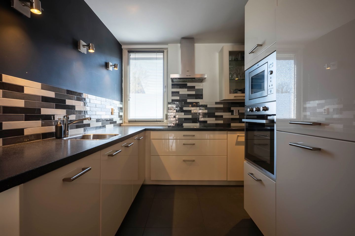 Photo 10 of Wackersstraat 80