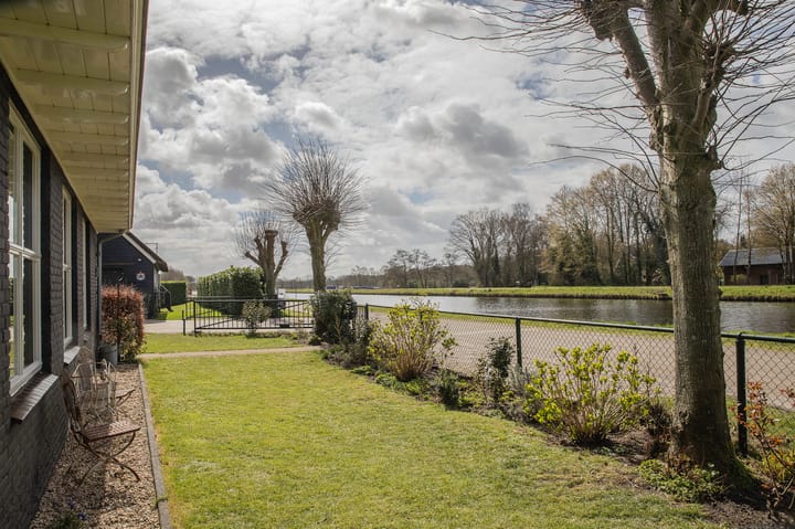 Photo 4 of Vriezerweg 19