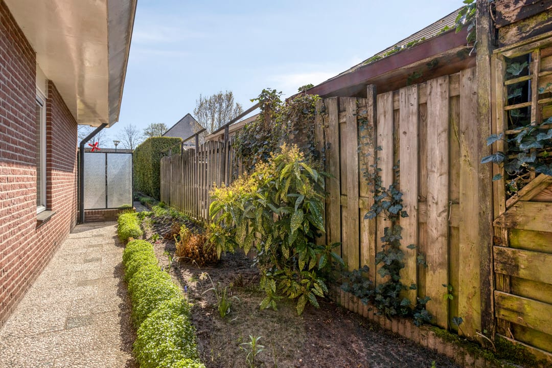 Spacious detached home with private garden in peaceful Veenendaal-West neighbourhood — 28