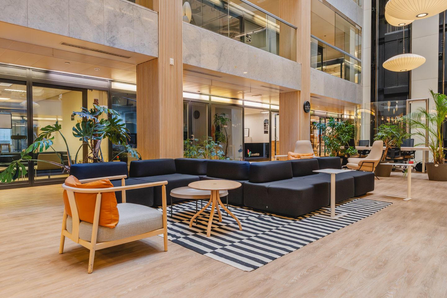 Bekijk foto 5 van Koningin Wilhelminaplein 1