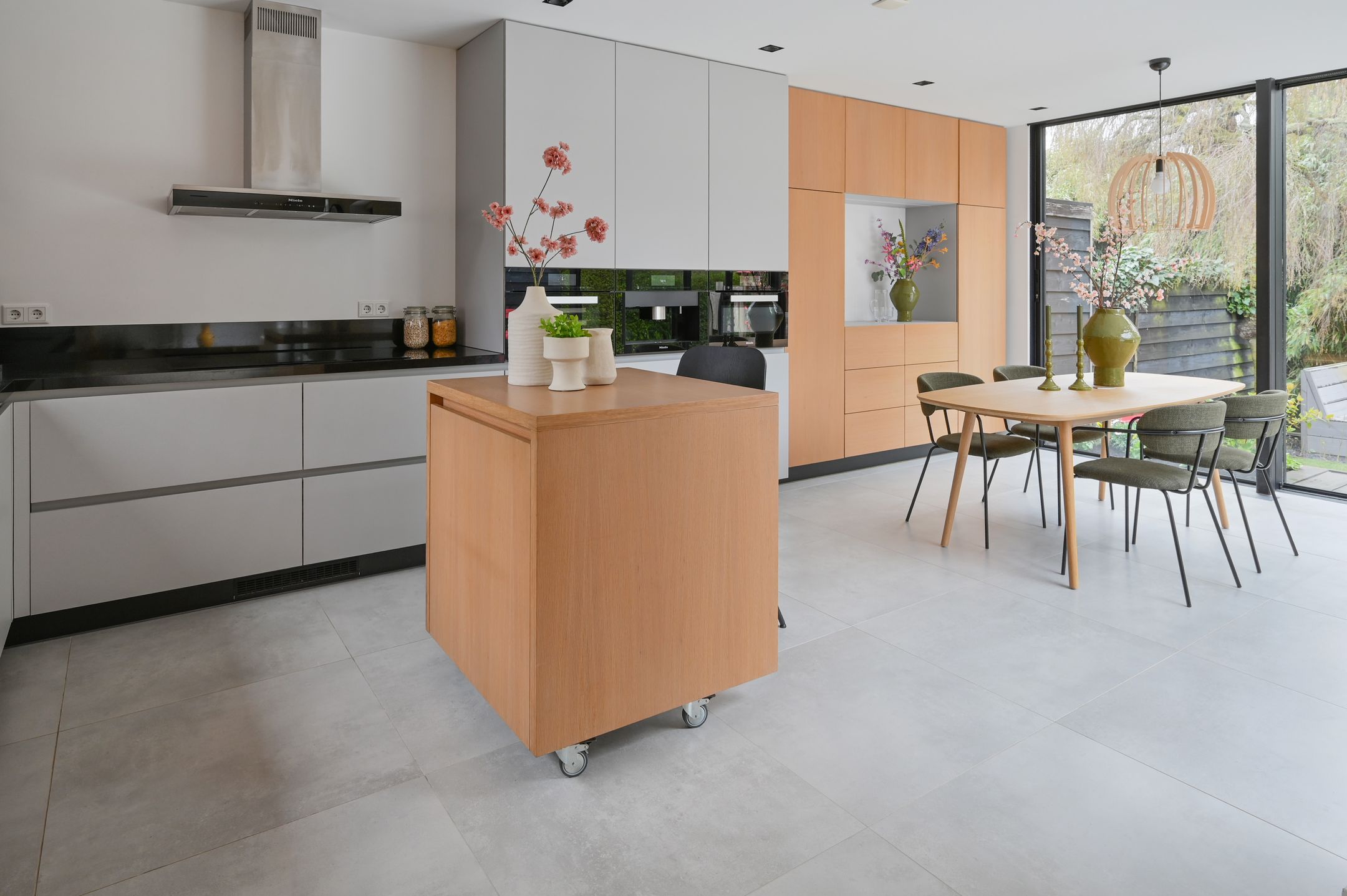 Foto 9 van Alberdingk Thijmlaan 33