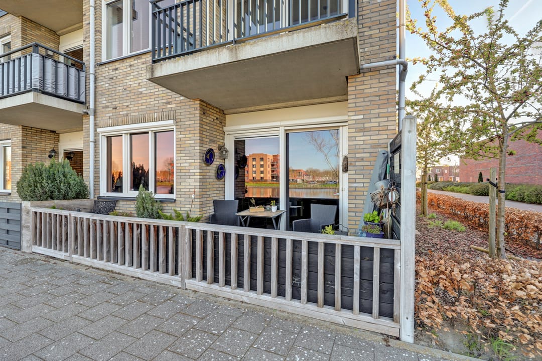 Luxurious ground floor apartment with water view and private parking in Zeewolde — 26