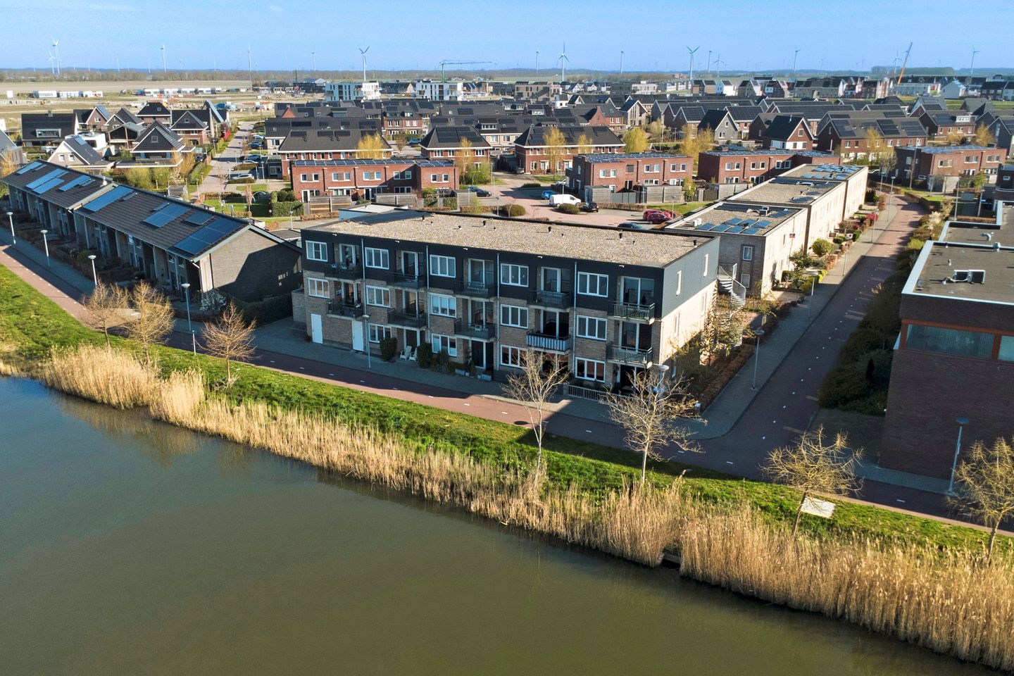 Luxurious ground floor apartment with water view and private parking in Zeewolde — 35