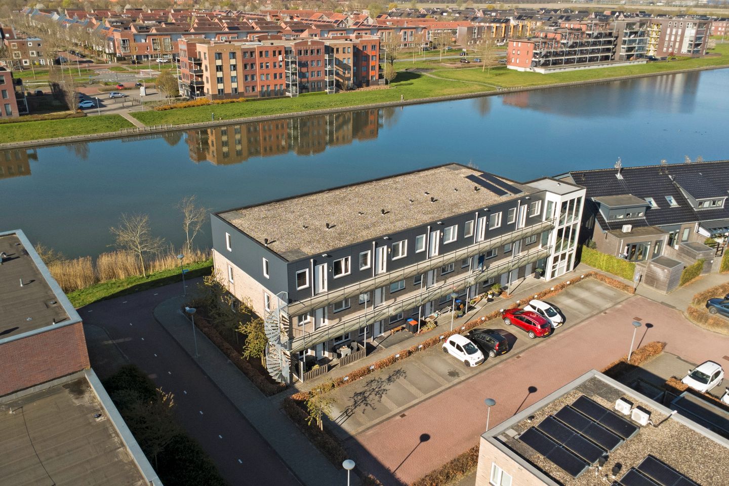 Luxurious ground floor apartment with water view and private parking in Zeewolde — 34