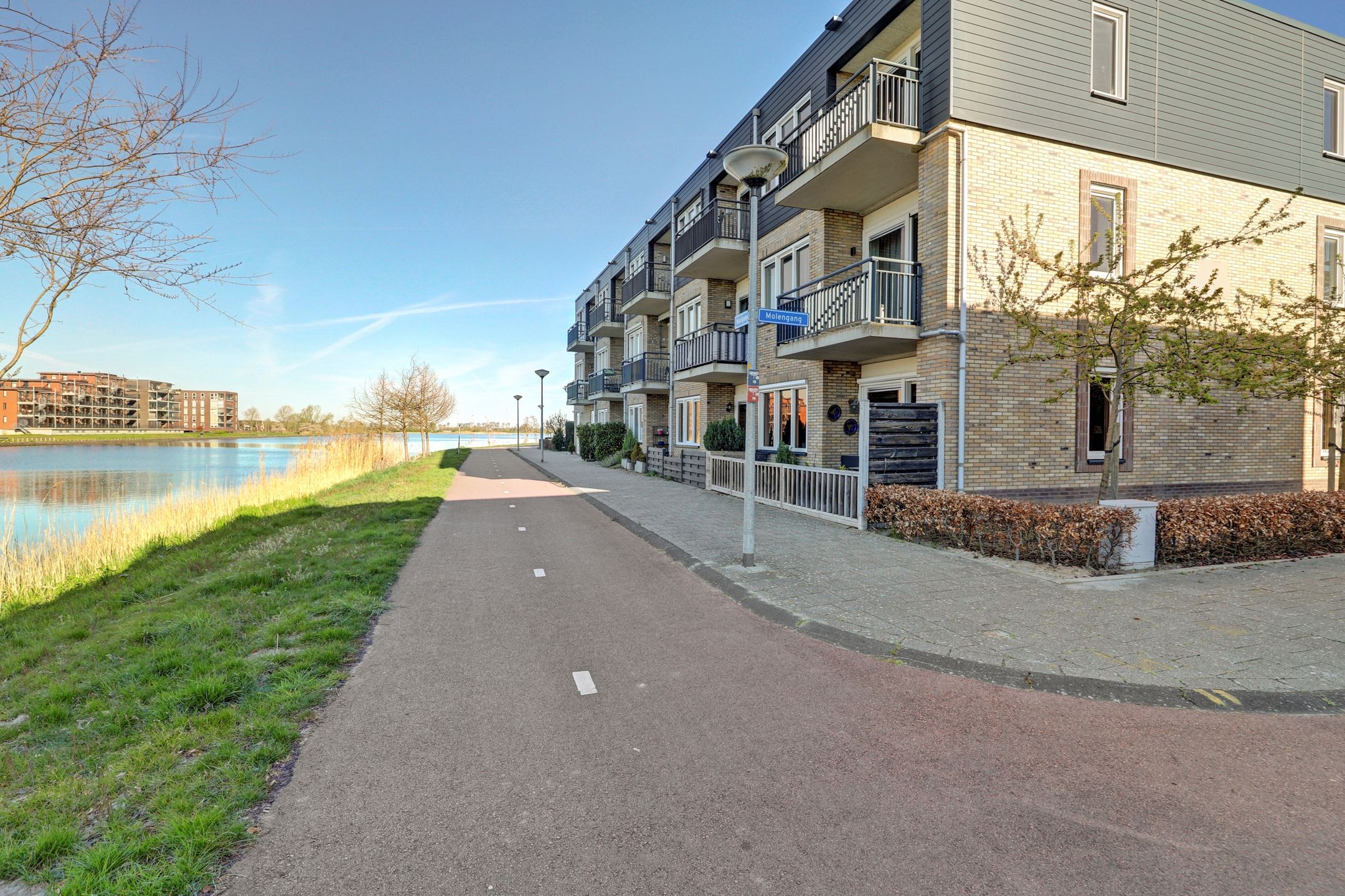 Luxurious ground floor apartment with water view and private parking in Zeewolde — 27