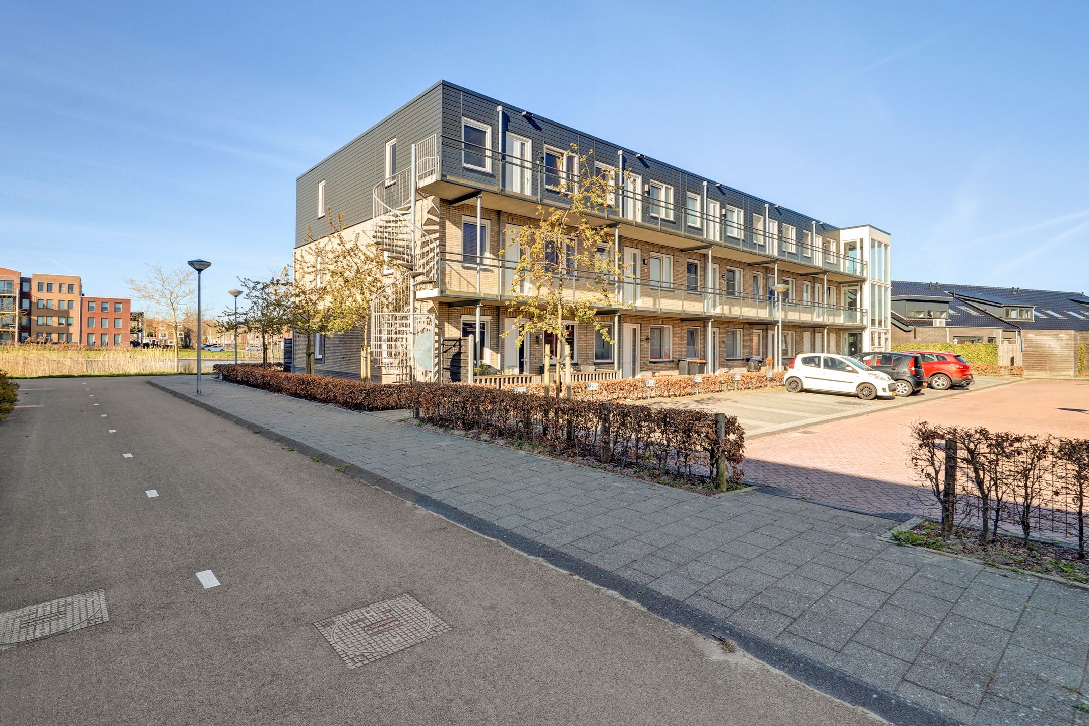 Luxurious ground floor apartment with water view and private parking in Zeewolde — 30