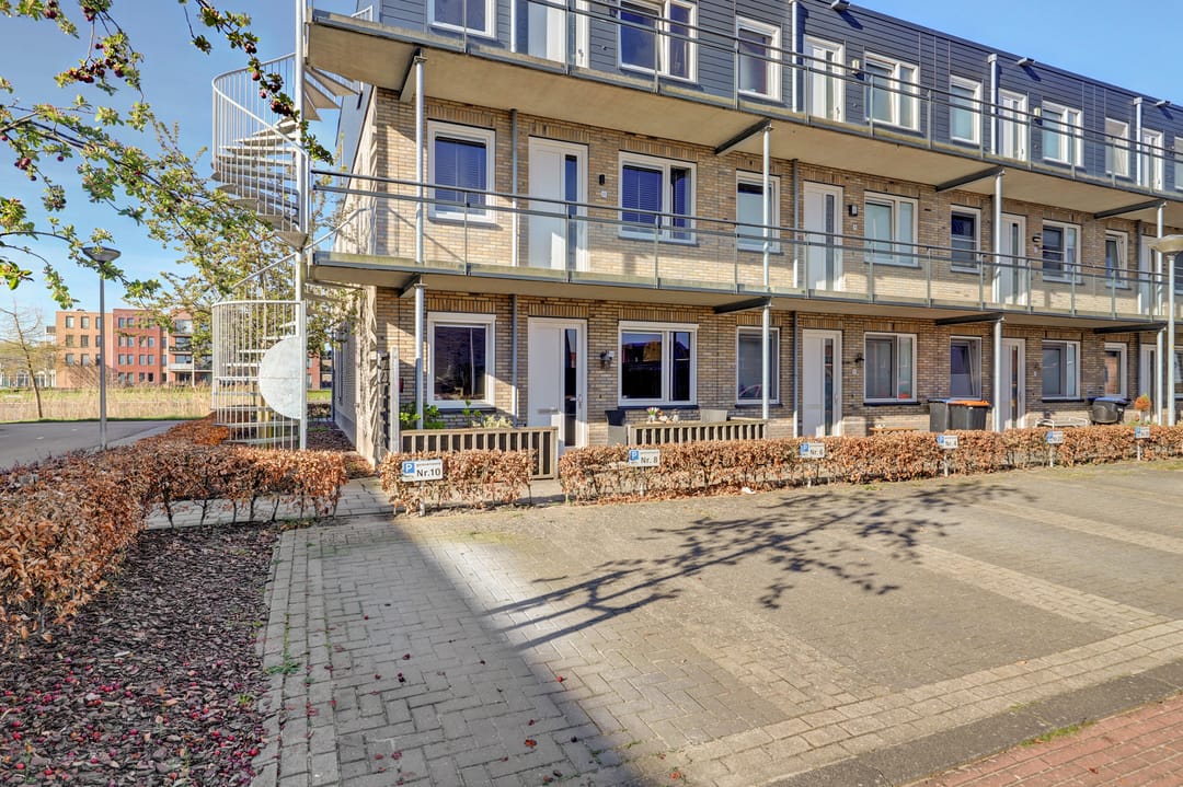 Luxurious ground floor apartment with water view and private parking in Zeewolde — 32