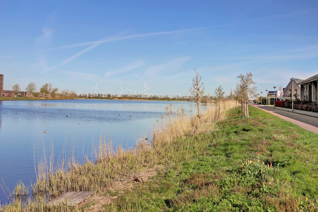 Luxurious ground floor apartment with water view and private parking in Zeewolde — 28