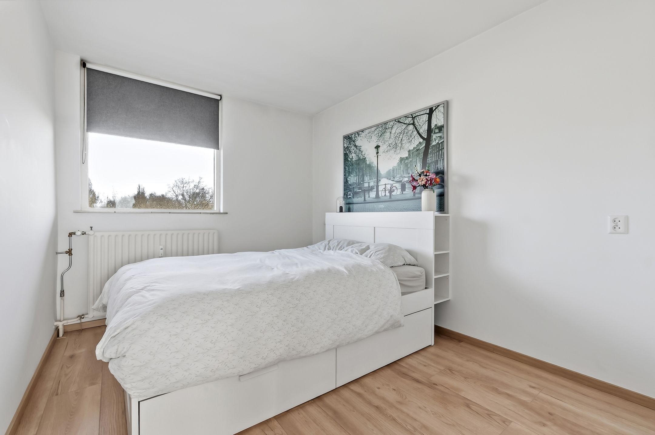 Bright apartment with sunny balcony in popular Leiden district — 18