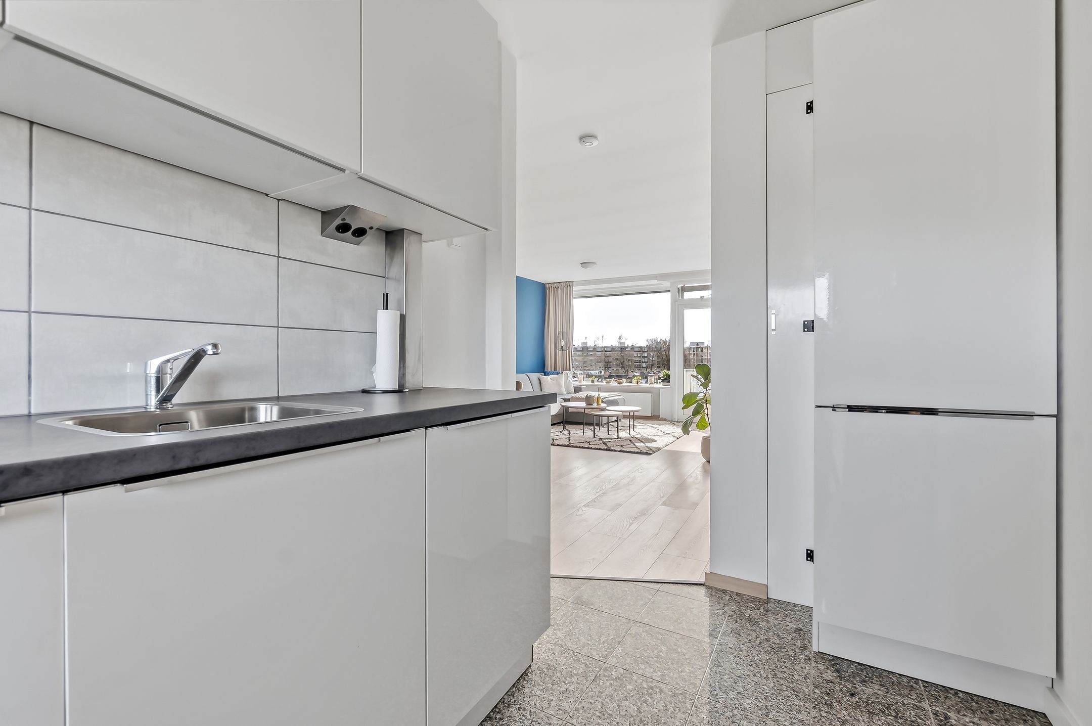 Bright apartment with sunny balcony in popular Leiden district — 24