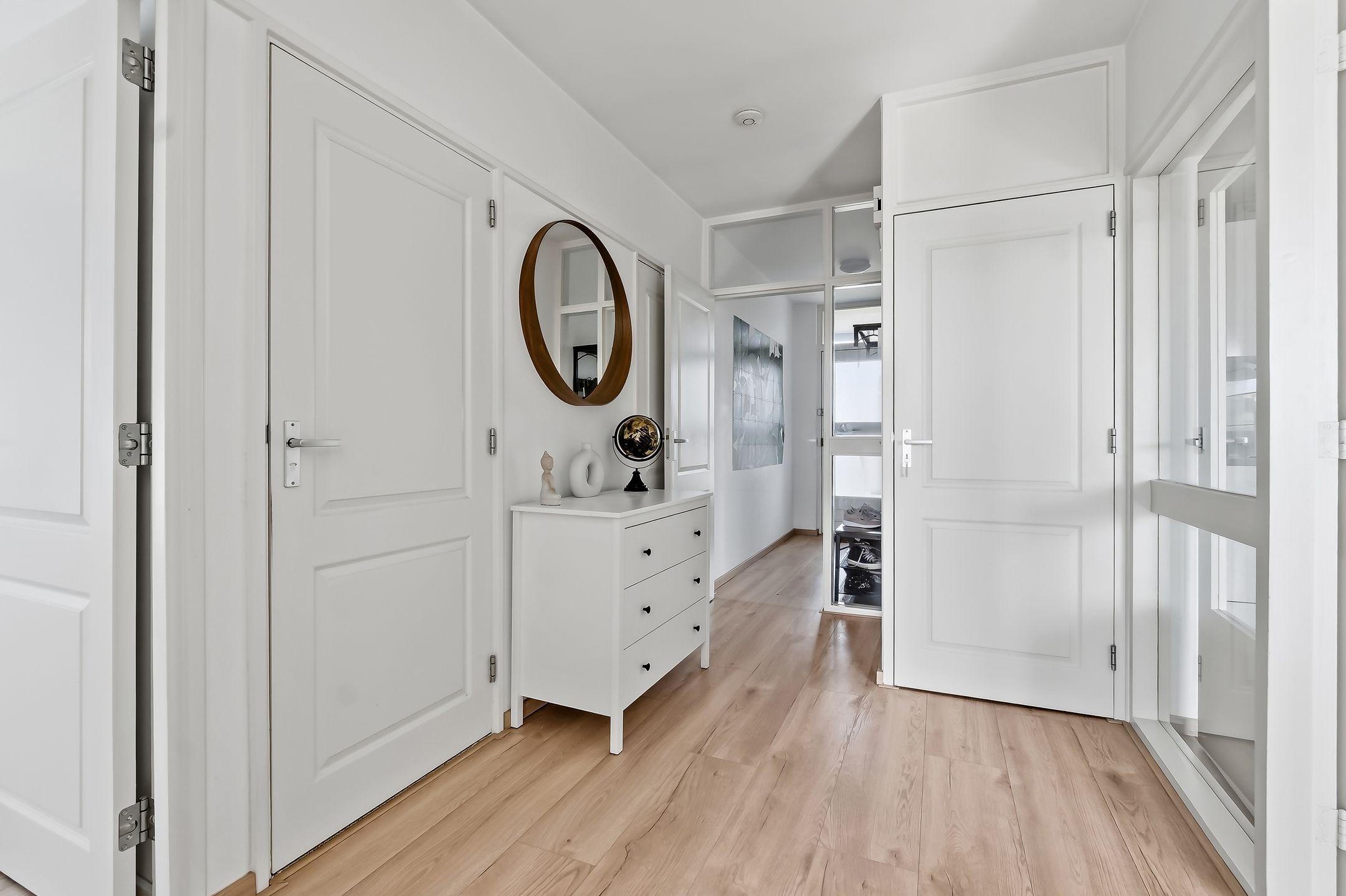 Bright apartment with sunny balcony in popular Leiden district — 30