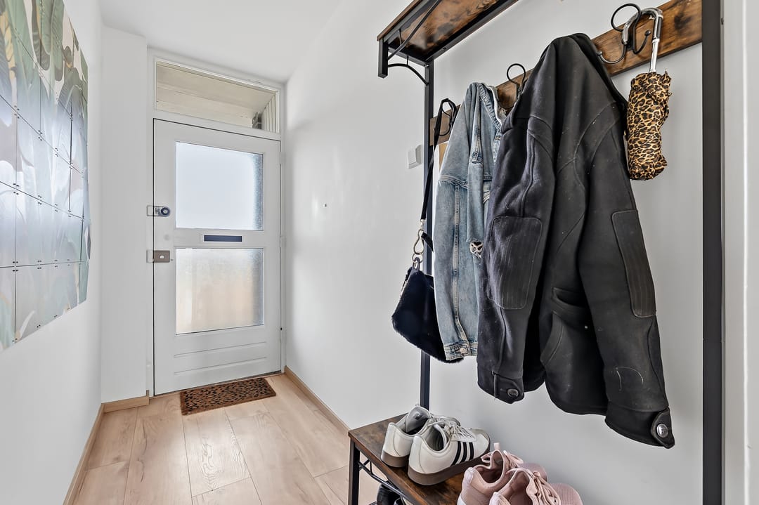 Bright apartment with sunny balcony in popular Leiden district — 38