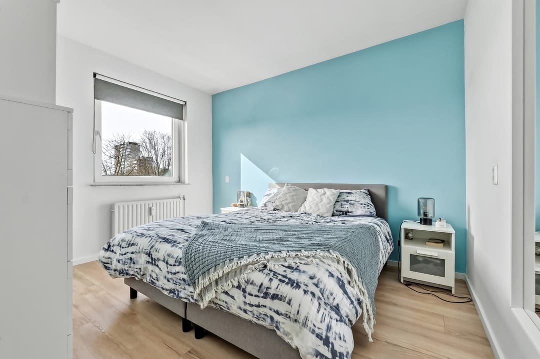 Bright apartment with sunny balcony in popular Leiden district — 28