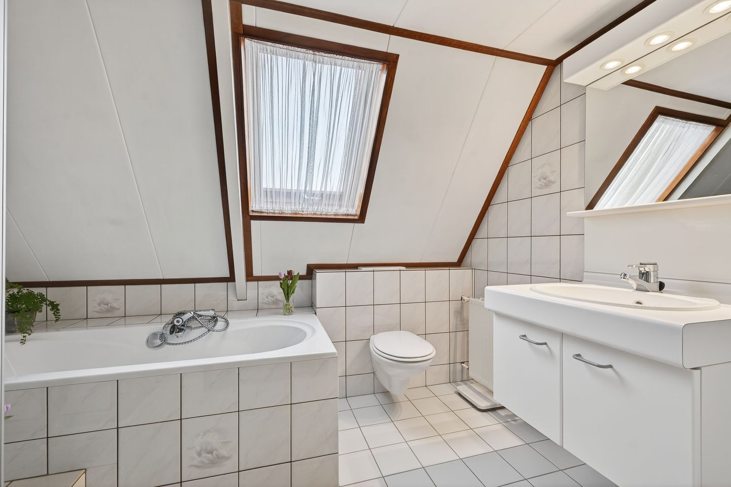 Photo 35 of Van Echtenskanaal NZ 53