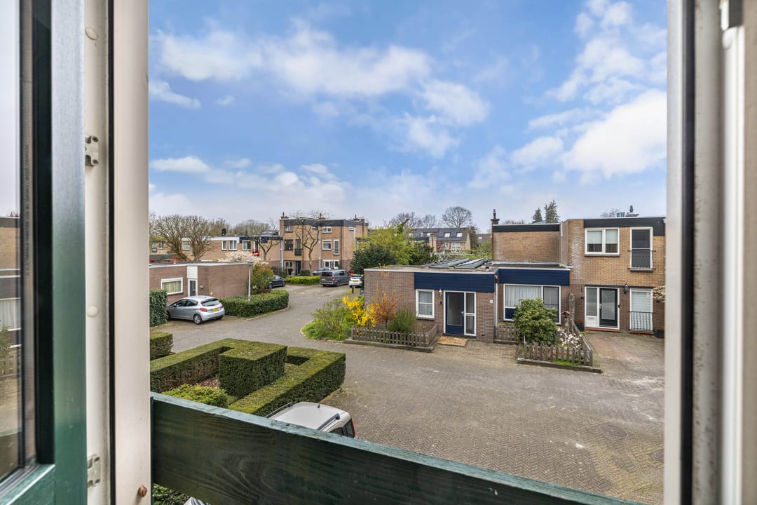 Move-in ready energy-efficient family home with 5 bedrooms in Huizermaat — 16