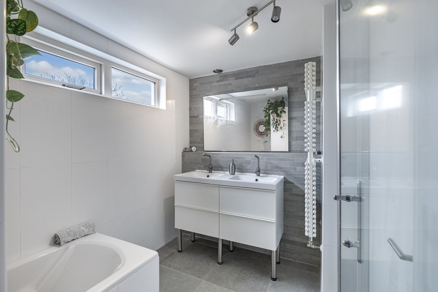 Move-in ready energy-efficient family home with 5 bedrooms in Huizermaat — 20