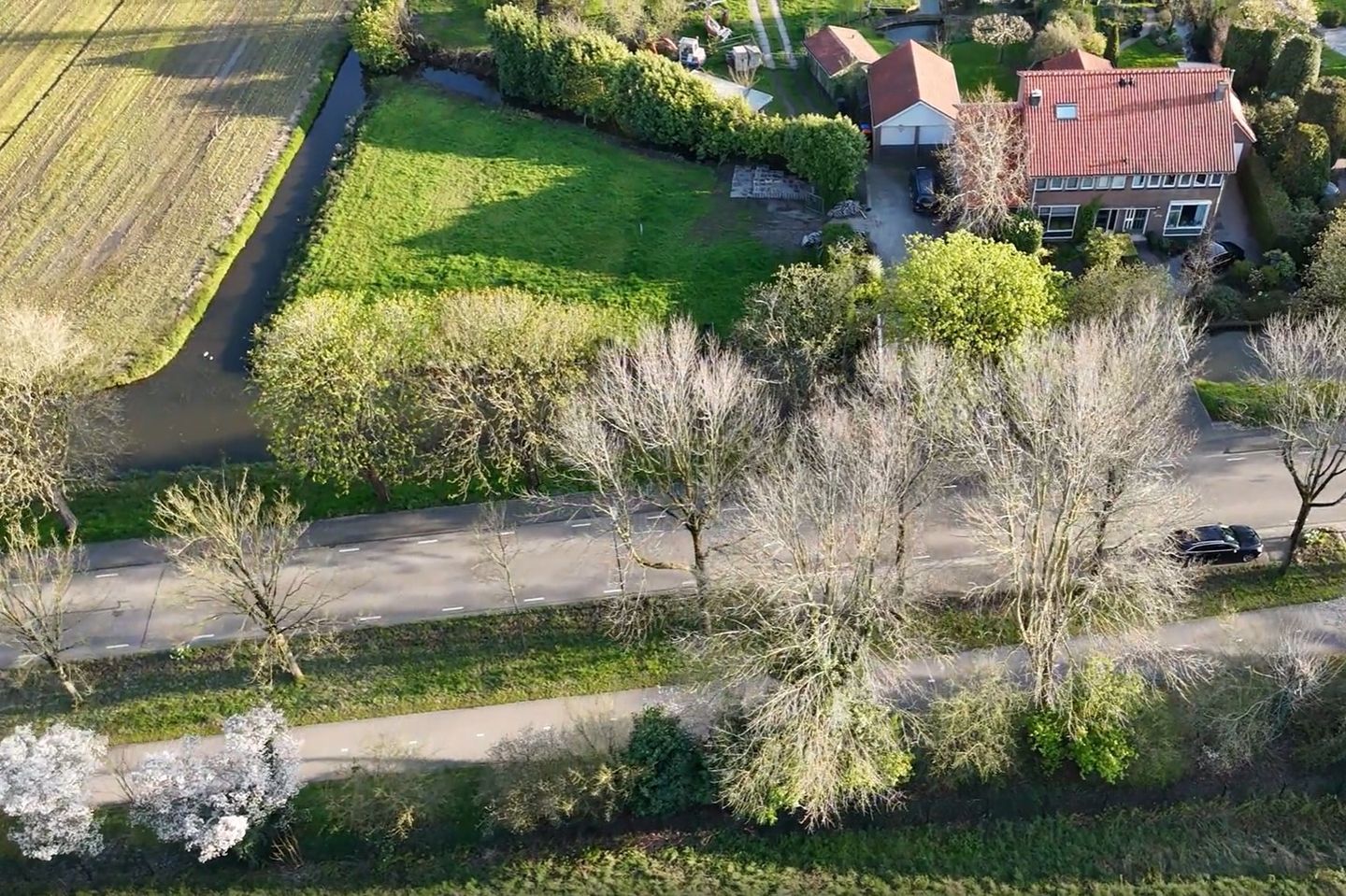 Building plot by the water with rural views and building permits — 20