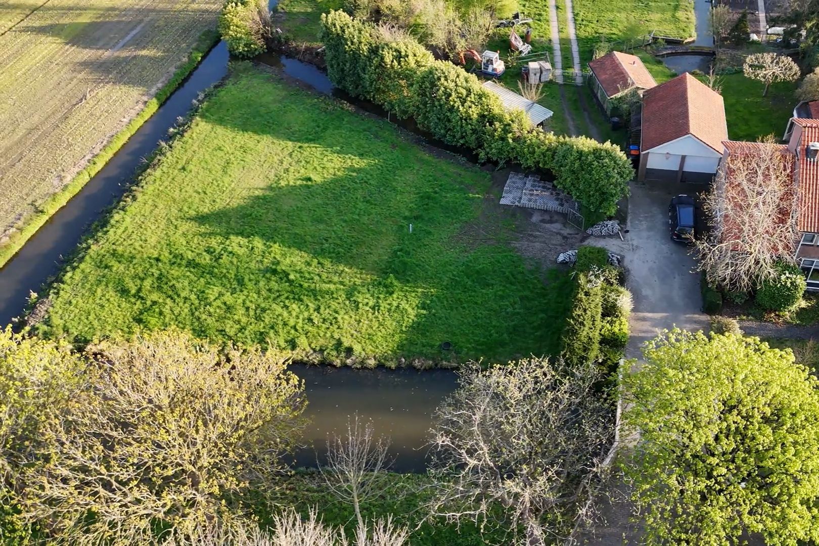 Building plot by the water with rural views and building permits — 21