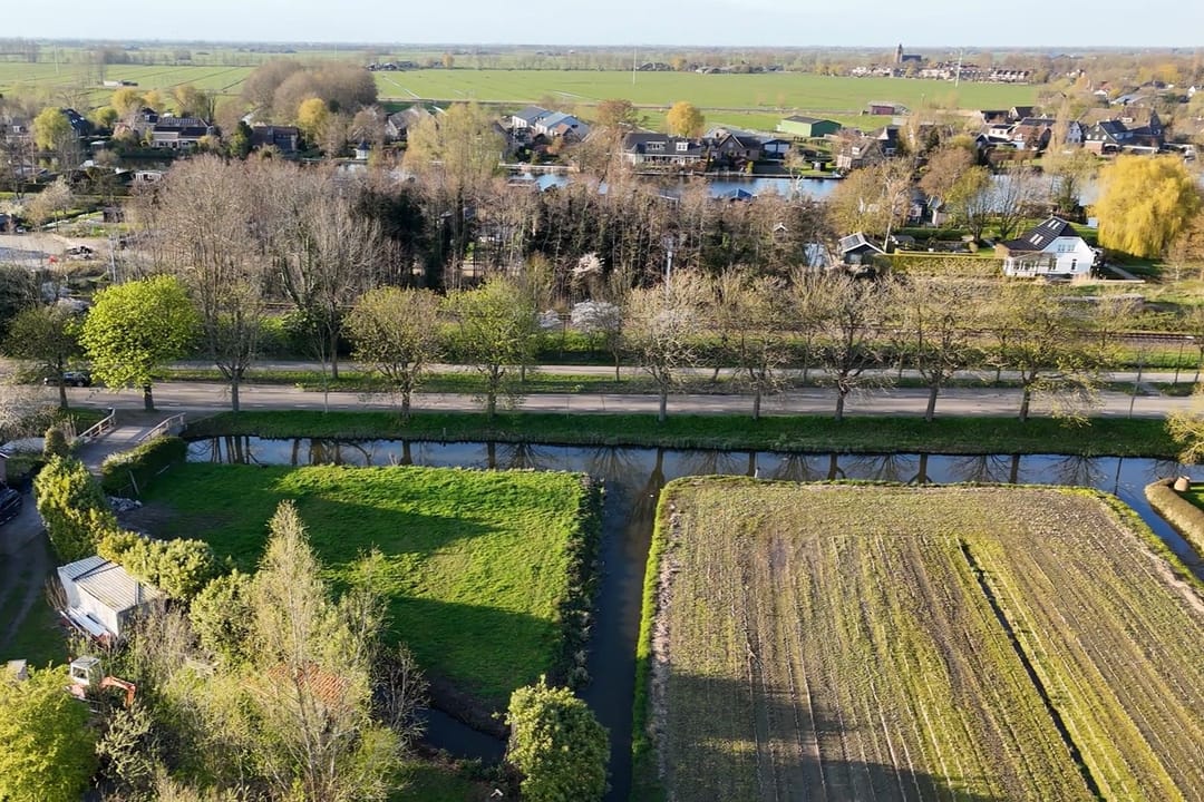 Building plot by the water with rural views and building permits — 23