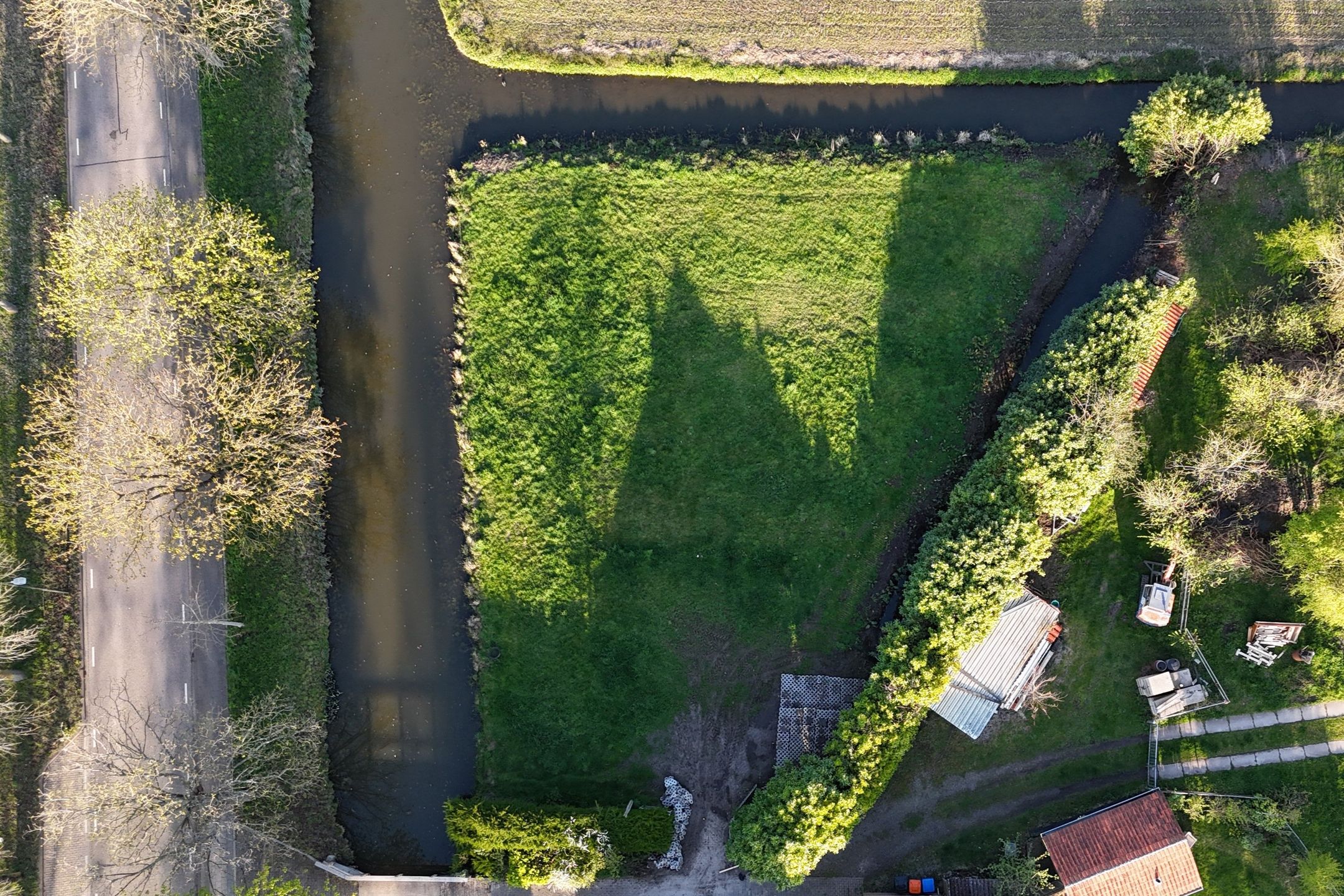 Building plot by the water with rural views and building permits — 15