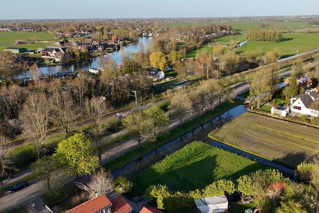 Building plot by the water with rural views and building permits — 13