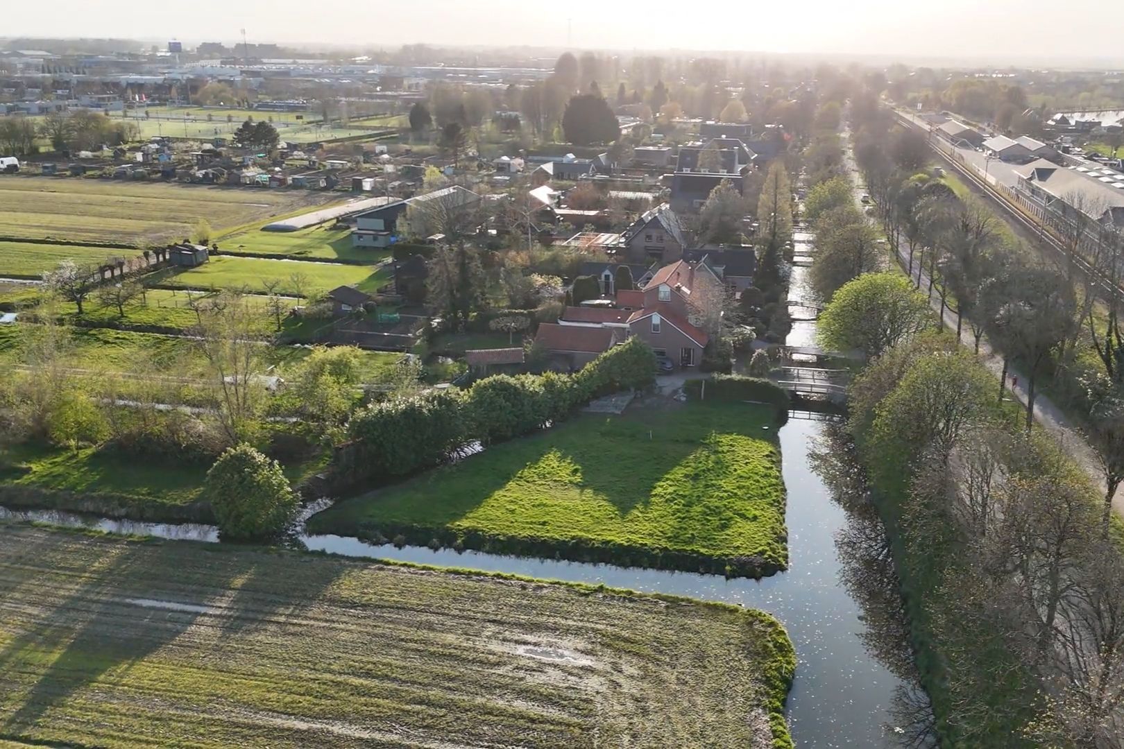 Building plot by the water with rural views and building permits — 12