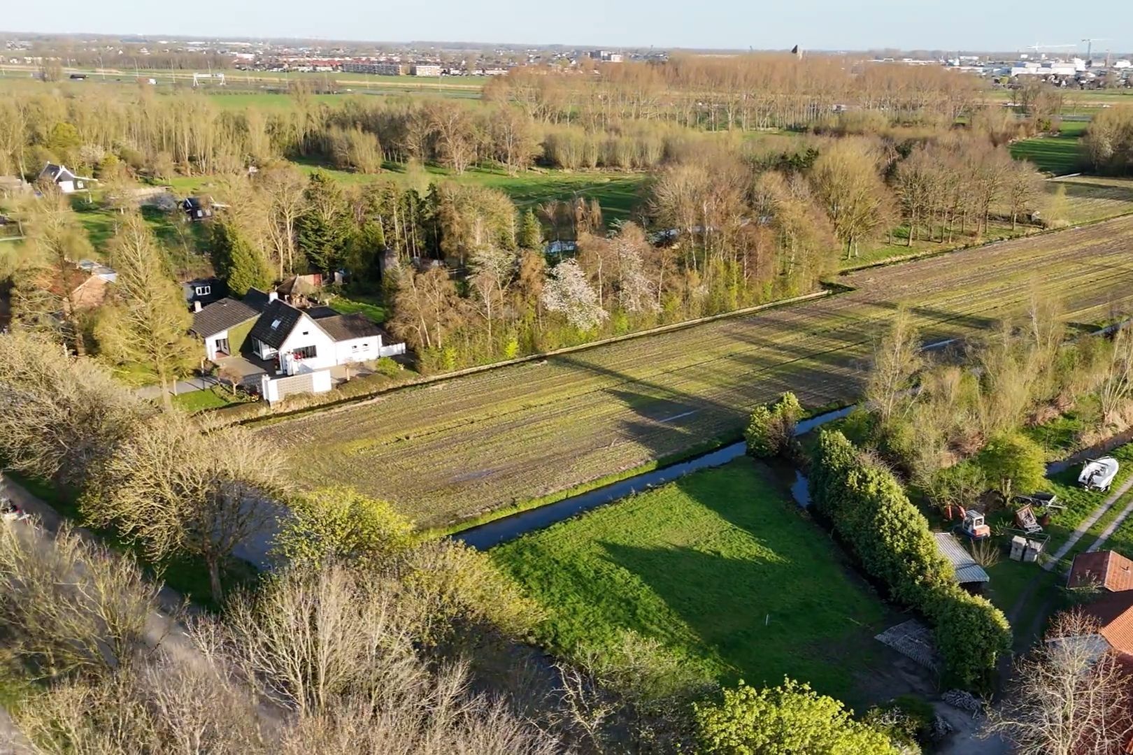 Building plot by the water with rural views and building permits — 24