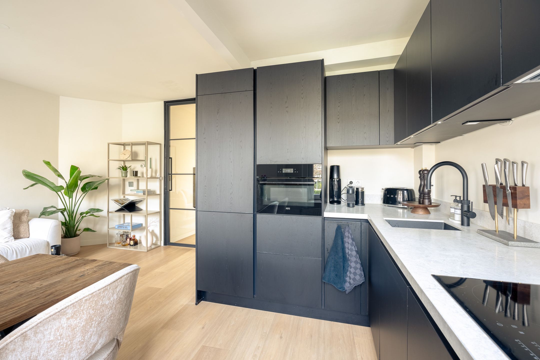 Renovated 4-Room Apartment with Three Bedrooms and Southeast-Facing Balcony — 12