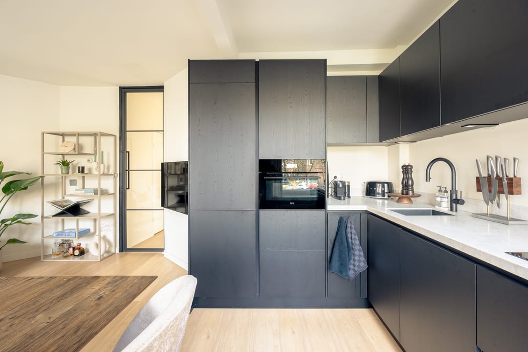 Renovated 4-Room Apartment with Three Bedrooms and Southeast-Facing Balcony — 13