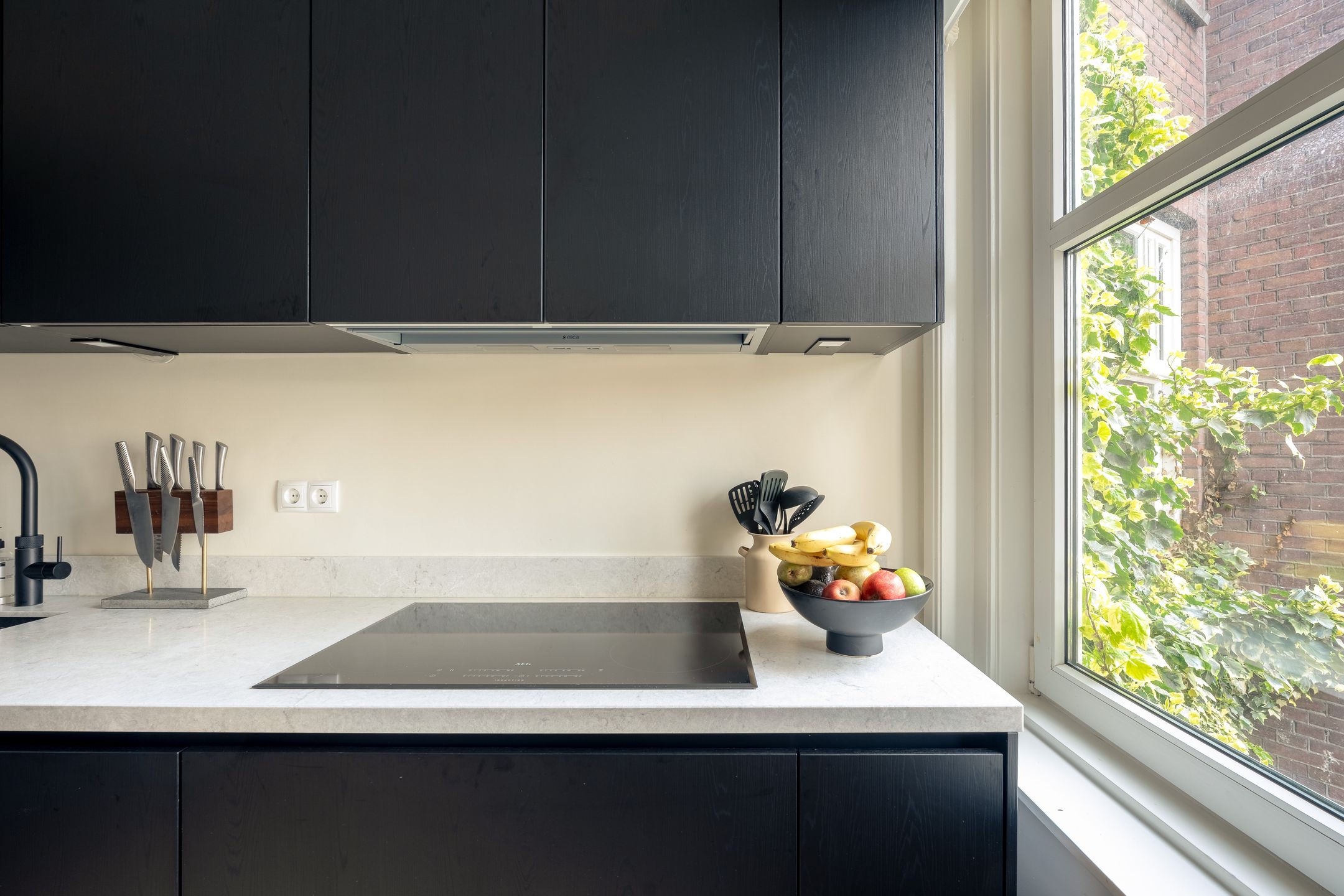 Renovated 4-Room Apartment with Three Bedrooms and Southeast-Facing Balcony — 15