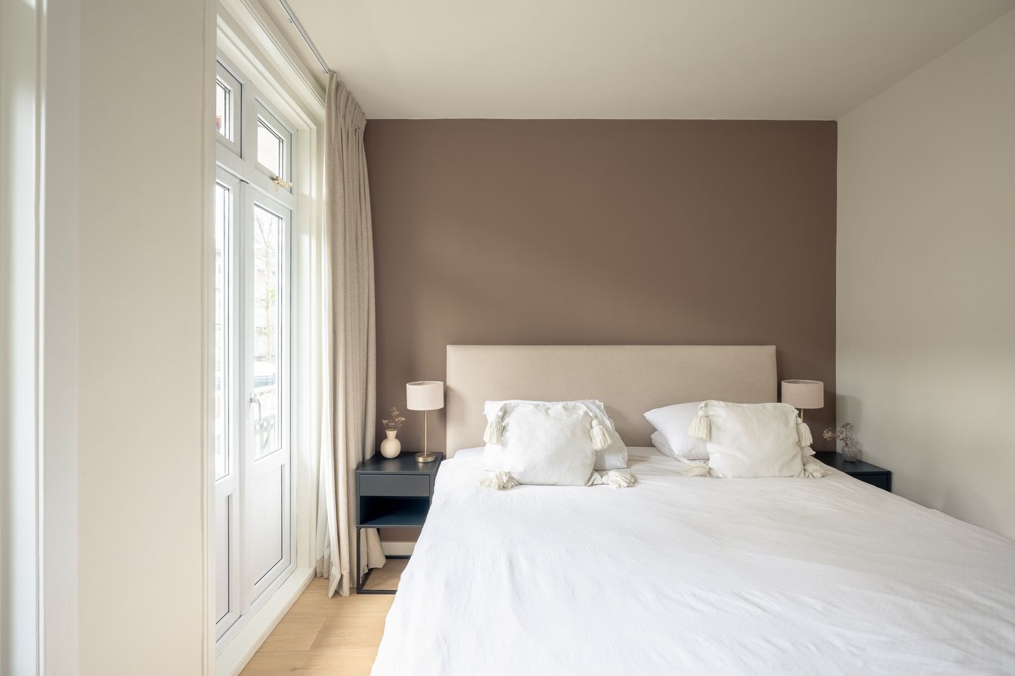 Renovated 4-Room Apartment with Three Bedrooms and Southeast-Facing Balcony — 20