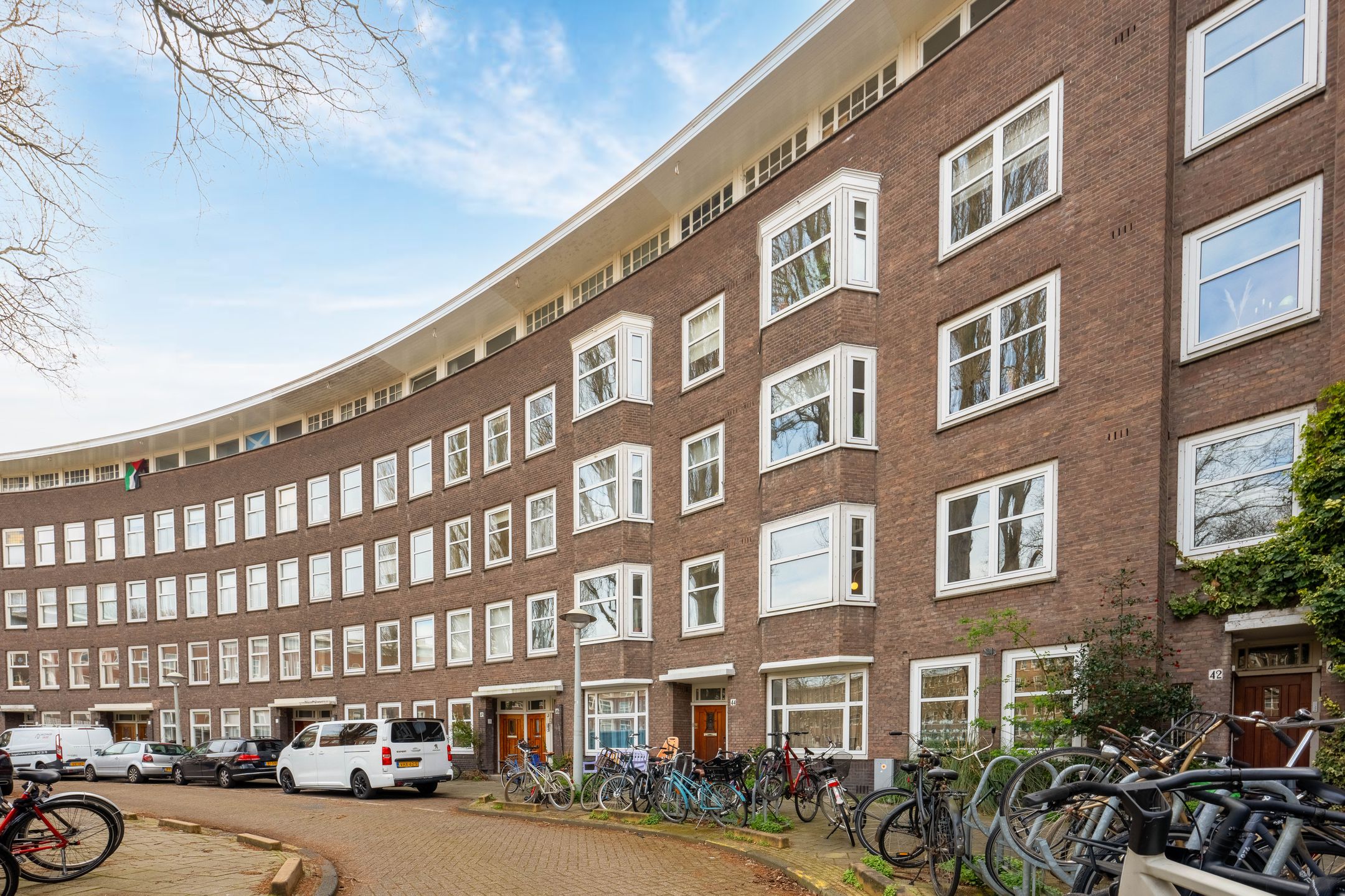 Renovated 4-Room Apartment with Three Bedrooms and Southeast-Facing Balcony — 33