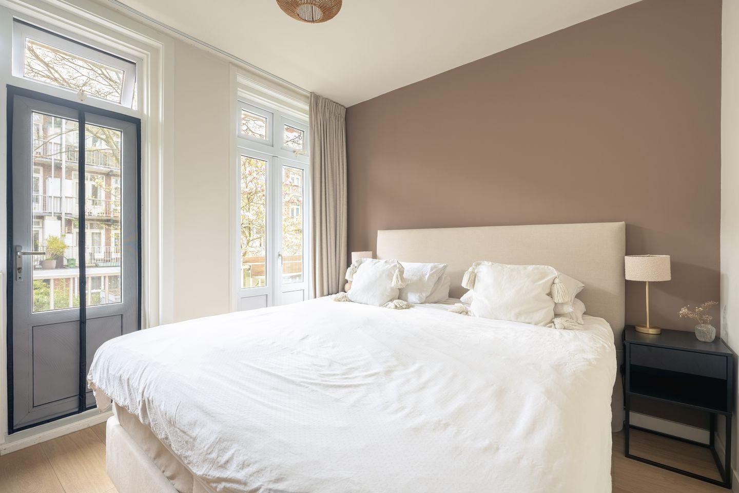 Renovated 4-Room Apartment with Three Bedrooms and Southeast-Facing Balcony — 19