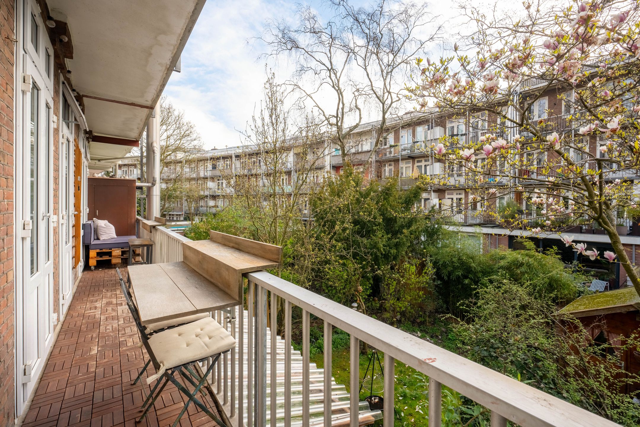 Renovated 4-Room Apartment with Three Bedrooms and Southeast-Facing Balcony — 27