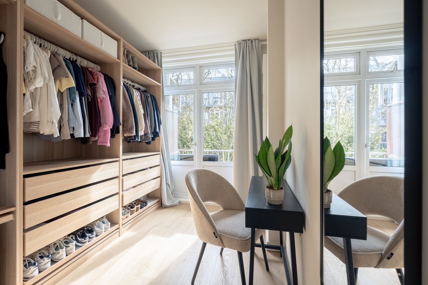 Renovated 4-Room Apartment with Three Bedrooms and Southeast-Facing Balcony — 25