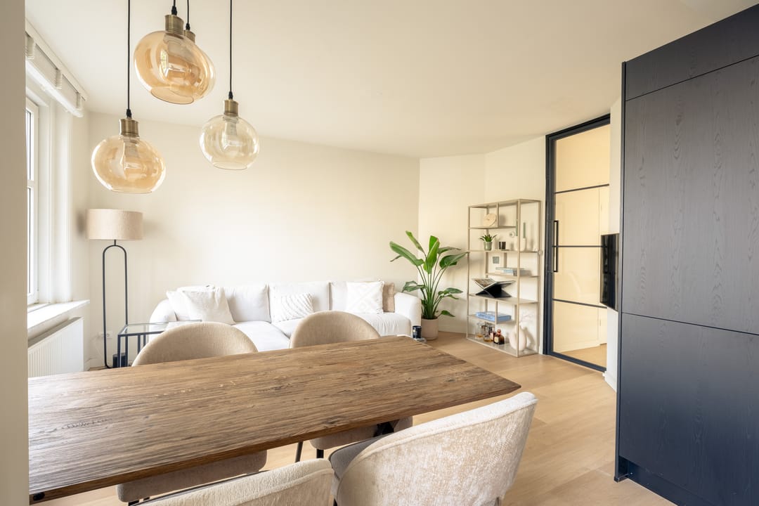 Renovated 4-Room Apartment with Three Bedrooms and Southeast-Facing Balcony — 17