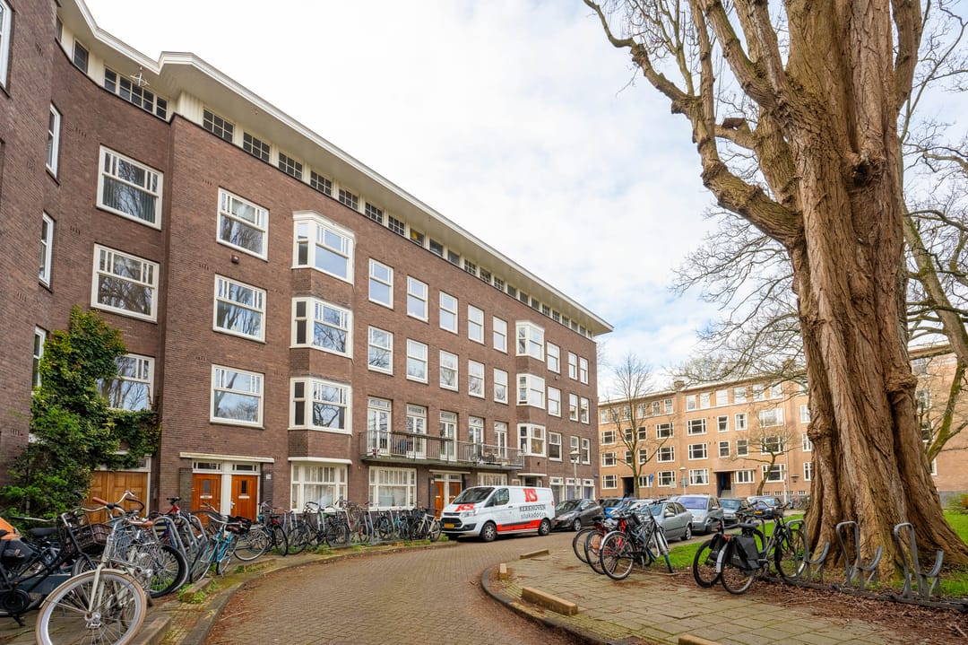 Renovated 4-Room Apartment with Three Bedrooms and Southeast-Facing Balcony — 32