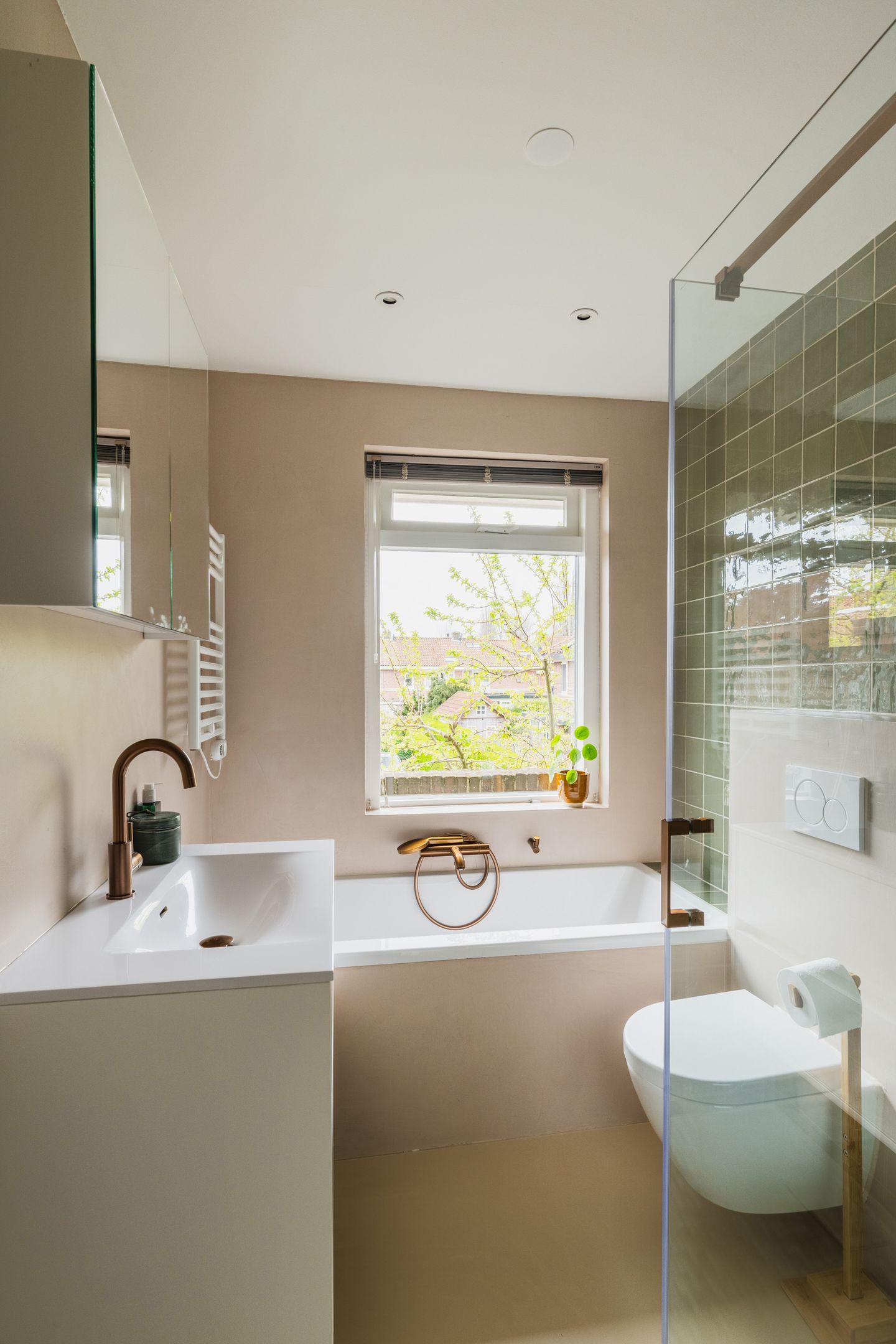 Foto 34 van Adrianalaan 261