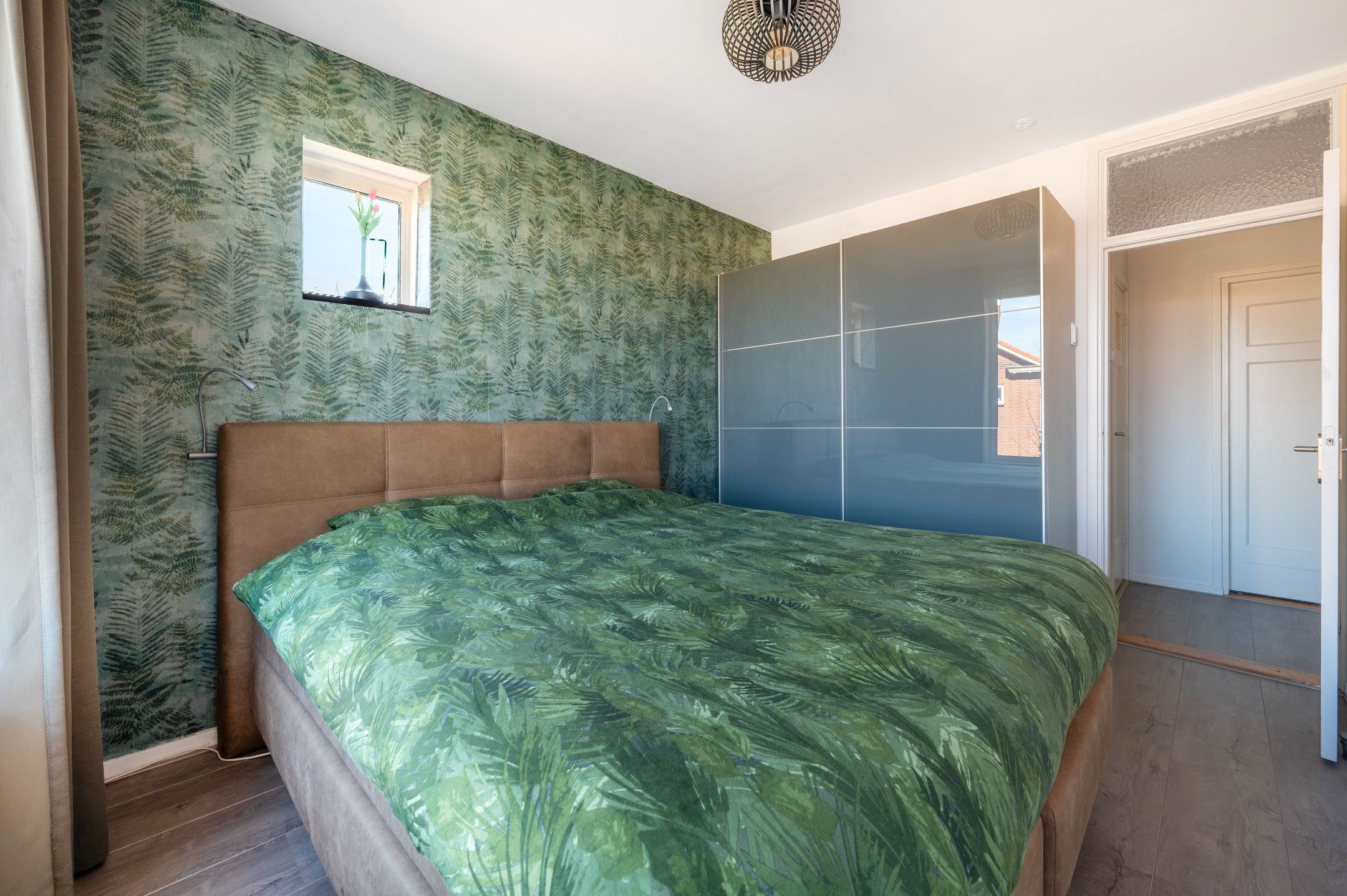 Photo 21 of Sir Winston Churchillln 188