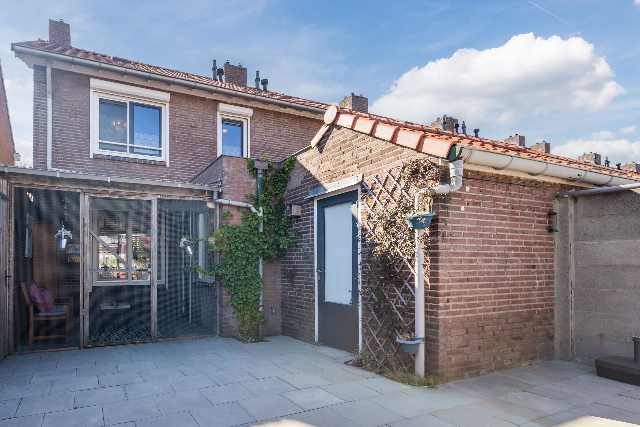 Foto 30 van Outshoornstraat 40