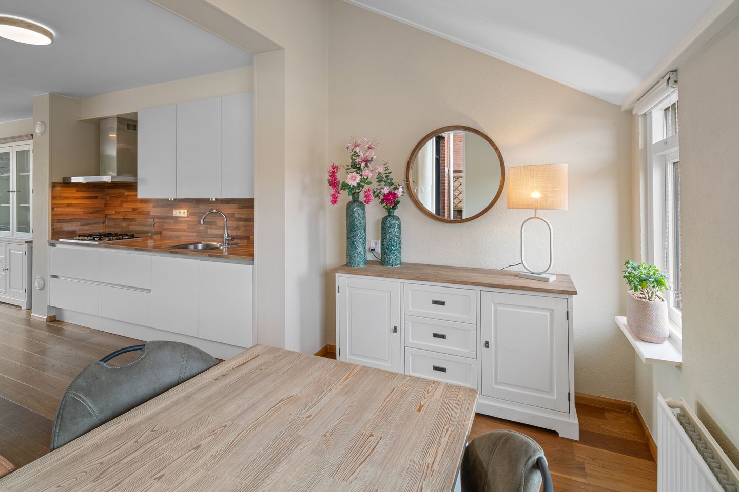 Spacious corner home in green Tolberg neighborhood — 14