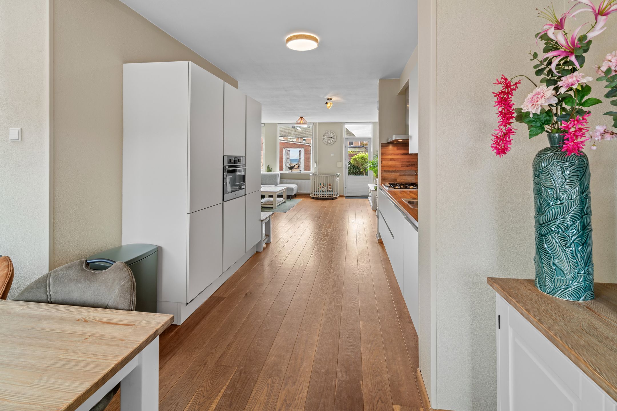 Spacious corner home in green Tolberg neighborhood — 15
