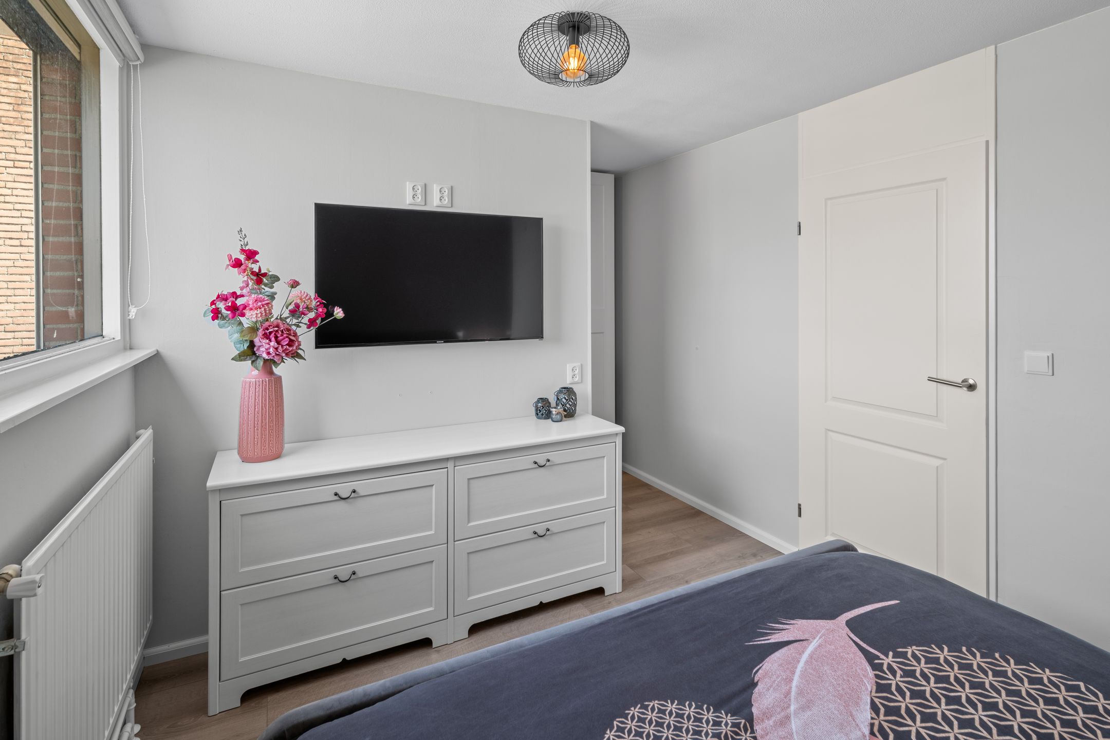 Spacious corner home in green Tolberg neighborhood — 21