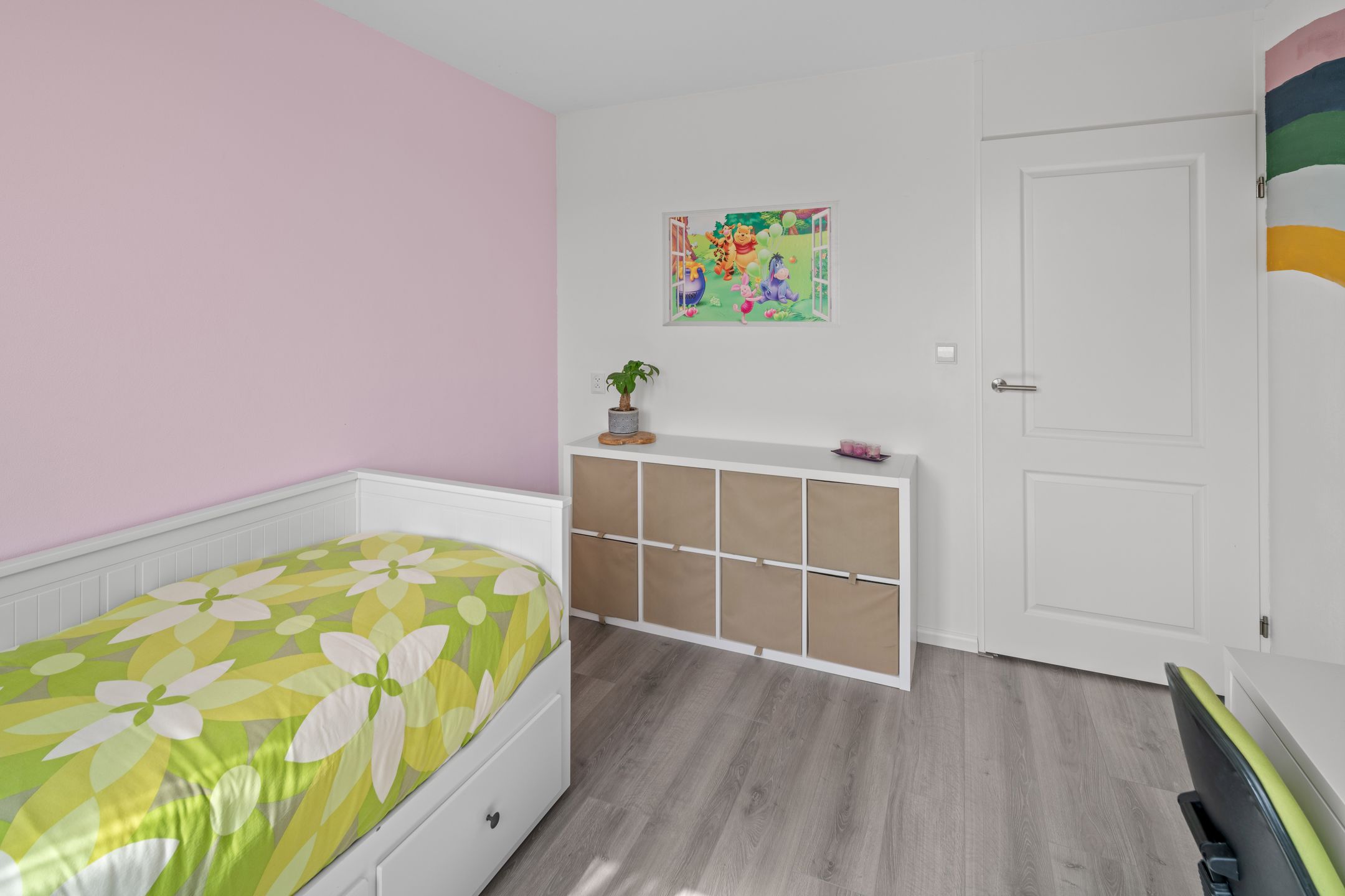 Spacious corner home in green Tolberg neighborhood — 27