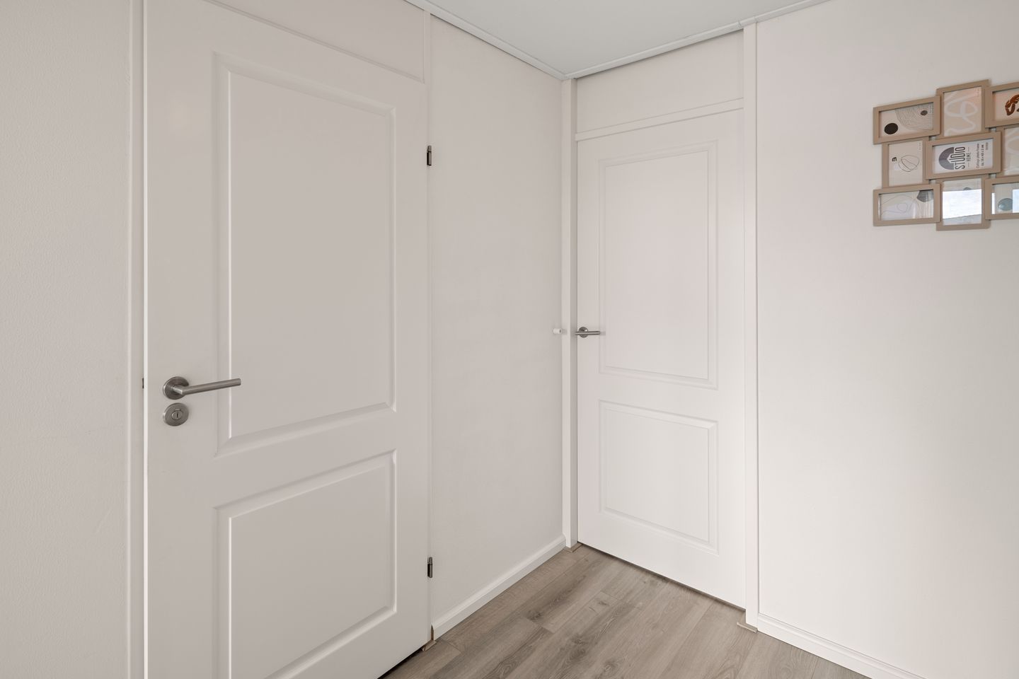 Spacious corner home in green Tolberg neighborhood — 19