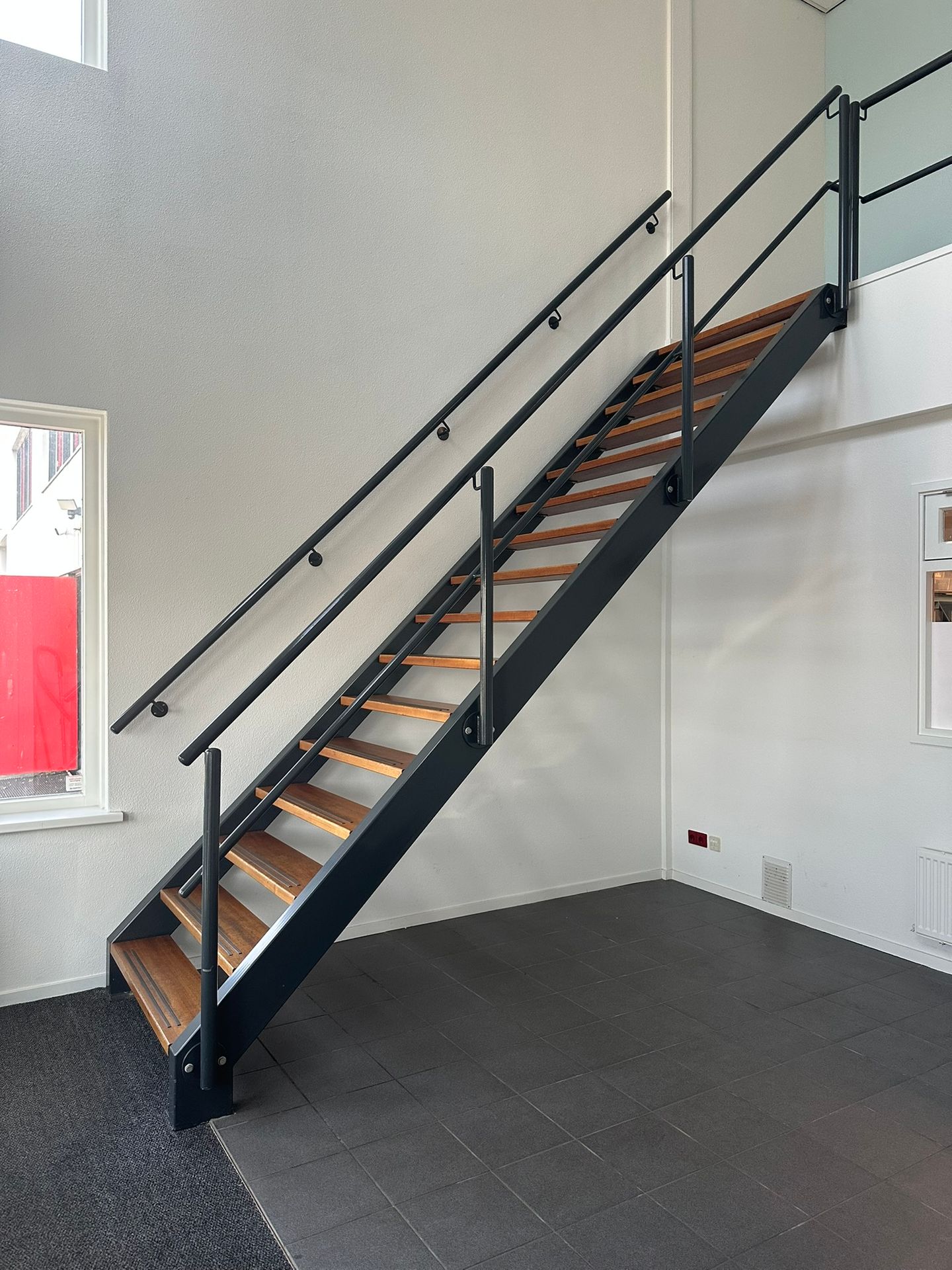 View photo 3 of Edisonweg 7