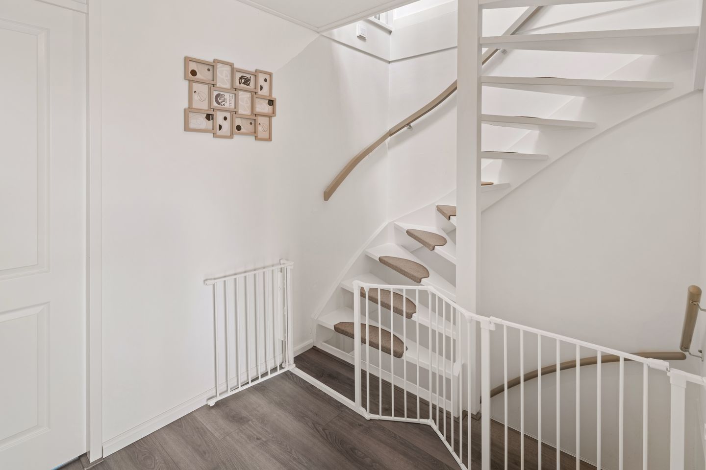 Spacious corner home in green Tolberg neighborhood — 29