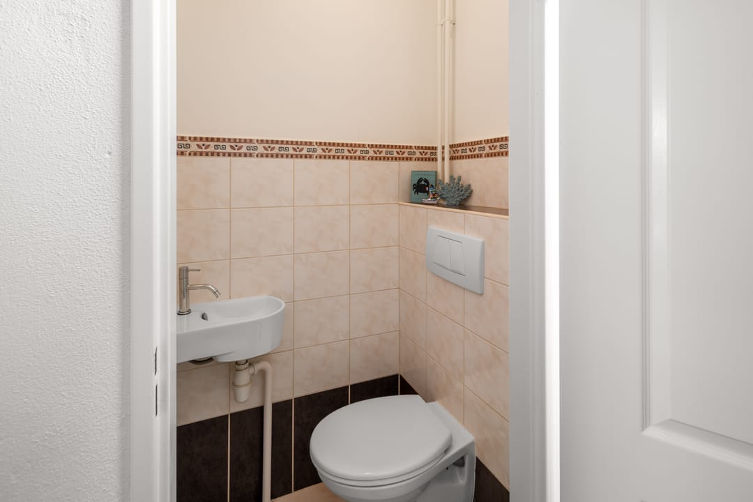 Spacious corner home in green Tolberg neighborhood — 17